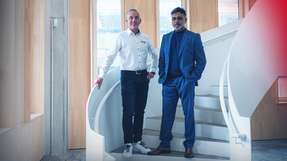 teffen Winkler, Vertriebsleitung der Business Unit Automation & Electrification Solutions bei Bosch Rexroth (links), und Jash Bansidhar, Leiter IoT Automation bei Advantech (rechts), freuen sich auf die Zusammenarbeit.