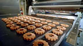 Steigende Kosten, Fachkräftemangel und Nachhaltigkeitsdruck zwingen die Lebensmittelindustrie zum Umdenken – Automatisierung, Digitalisierung und smarte Verpackungslösungen werden zu zentralen Erfolgsfaktoren für die Produktion der Zukunft.
