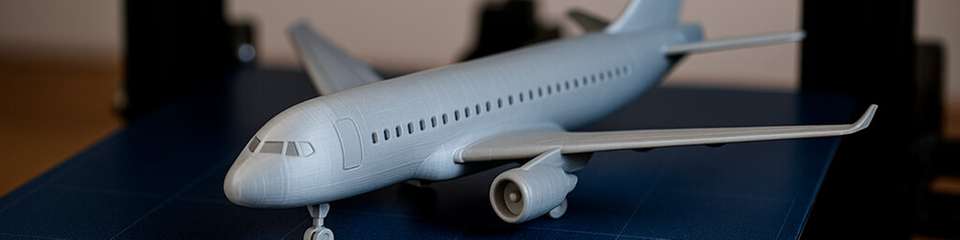 Ein Forschungsteam entwickelt neue Verfahren, um 3D-gedruckte Titanbauteile für die Luftfahrt leichter, belastbarer und ressourcenschonender herzustellen – ein Beitrag zu mehr Nachhaltigkeit und Effizienz im Leichtbau.