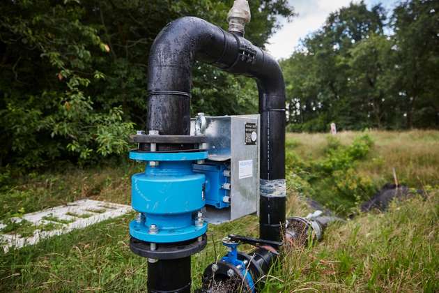 Der Promag W 800 misst die Menge an Grundwasser.