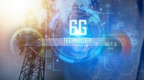 Mit 6G sollen Smartphones nicht mehr nur über Funkmasten, sondern auch über Satelliten kommunizieren. Das sorgt für stabile Verbindungen selbst bei Netzausfällen oder in entlegenen Regionen.