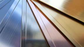 Moderne Elektronikgehäuse müssen heute weit mehr leisten als nur Schutz bieten – sie sollen funktional, anpassbar und optisch ansprechend sein. Gehäusehersteller reagieren auf diese Anforderungen mit einem vielseitigen Produktsortiment von Gehäusen aus Aluminium.