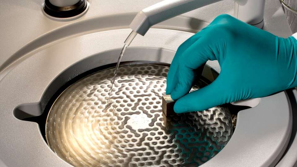 Das DLR untersucht auch die Materialbeständigkeit von Stahl unter Wasserstoff-Kavernenbedingungen.
