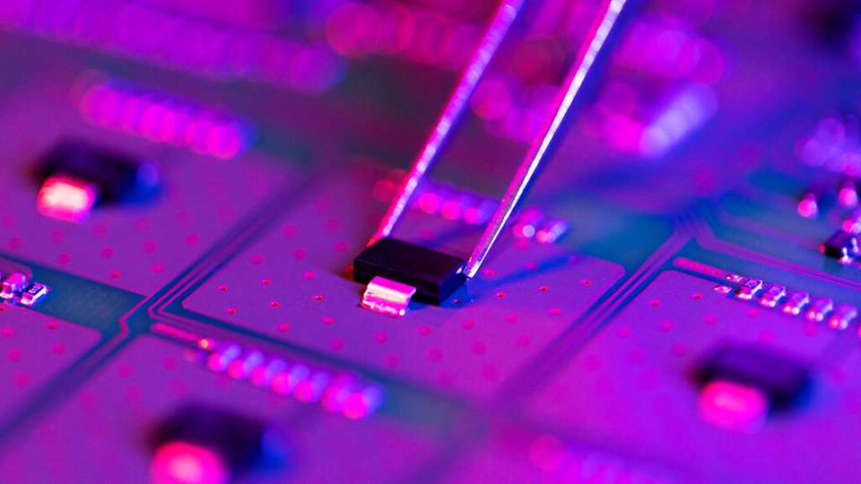 Intelligente Systeme, Automatisierung und nachhaltige Materialien prägen die Trends auf der Productronica / Semicon 2025.