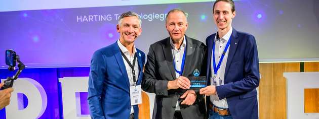 Die Sieger von Harting nehmen ihren FREDDIE – Der Industral AI Award entgegen.