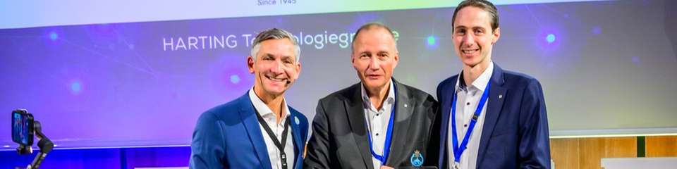 Die Sieger von Harting nehmen ihren FREDDIE – Der Industral AI Award entgegen.