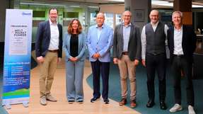 Wissenschaft trifft Wirtschaft: Die Jauch-Geschäftsleitung mit Prof. Dr. Ulrike Salat und Prof. Dr. Christoph Reich von der Hochschule Furtwangen University beim Austausch über zukünftige Kooperationen.