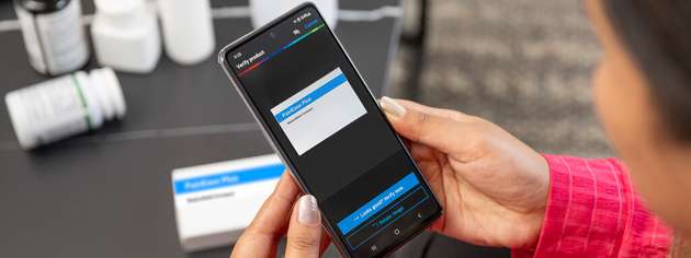 Die Verpackung wird per Smartphone-App erfasst und analysiert. 