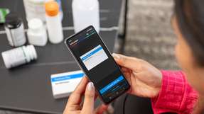 Die Verpackung wird per Smartphone-App erfasst und analysiert. 