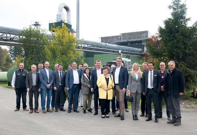 Bei der Eröffnung der Anlage in Altenstadt mit dem bayerischen Wissenschaftsminister Markus Blume wurde das neue Phosphor-Recyclingverfahren vorgestellt.