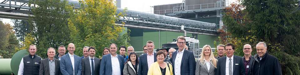 Bei der Eröffnung der Anlage in Altenstadt mit dem bayerischen Wissenschaftsminister Markus Blume wurde das neue Phosphor-Recyclingverfahren vorgestellt.