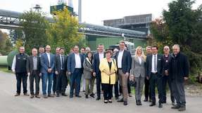 Bei der Eröffnung der Anlage in Altenstadt mit dem bayerischen Wissenschaftsminister Markus Blume wurde das neue Phosphor-Recyclingverfahren vorgestellt.