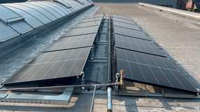 PVT-Kollektoren, Speicher und eine Wärmepumpe versorgen das Firmengebäude in Harsewinkel vollständig mit erneuerbarer Energie – effizient und unabhängig von fossilen Quellen.