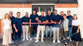 Mit dem symbolischen Durchschneiden des Bandes wurde Optima Machinery Italy in Bologna offiziell eröffnet.