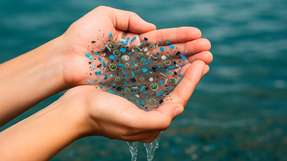 Forschende entwickeln neue Membranverfahren, um Mikroplastik, Keime und andere Schadstoffe effizient aus dem Abwasser zu entfernen und die Wasserqualität nachhaltig zu verbessern.