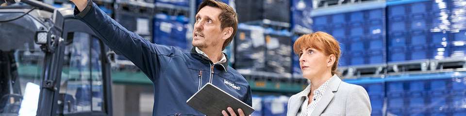Geschlossene Logistikprozesse können unter anderem Abfall reduzieren und Ressourcen sparen. Leadec ist hier weltweit mit Intralogistik-Teams im Einsatz.