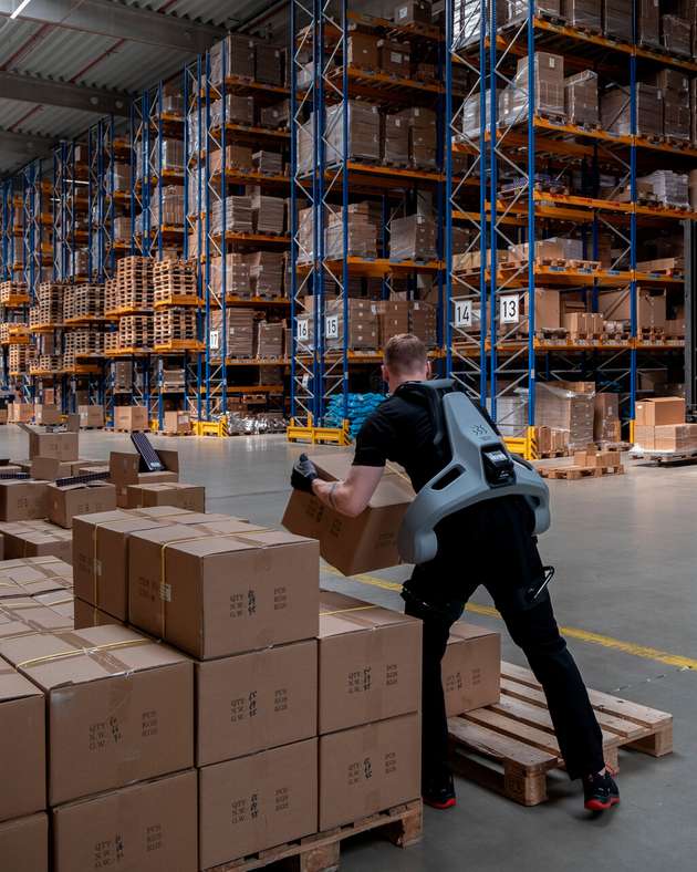 Das Exia mindert das Verletzungsrisiko, steigert die Produktivität und sorgt dafür, dass Menschen körperlich belastende Tätigkeiten nachhaltiger ausüben können.