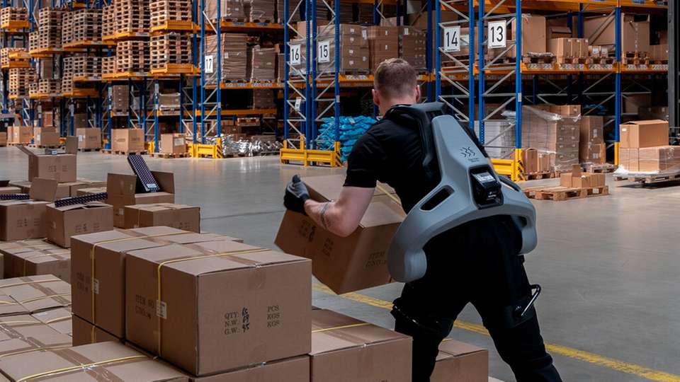 Bislang stärkstes Exoskelett mit KI vorgestellt Das KI-gestützte Exoskelett Exia passt sich anhand realer Nutzerdaten an die jeweilige Arbeitsumgebung an.