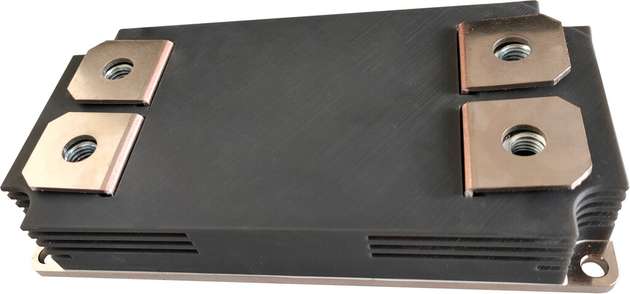 Mersen hat eine neue Kompaktsicherung entwickelt, die direkt mit einer Kühlplatte verschweißt werden kann