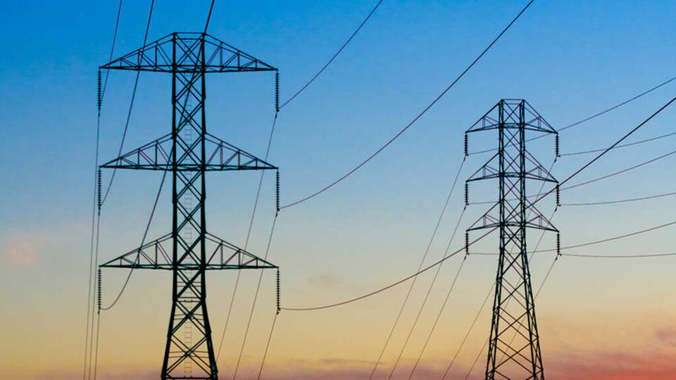 Netzausbau vs. Netzanschlussanspruch: Wie kommen EE-Anlagen ans Netz? Aufgrund des weitgehend unbedingten Anspruchs auf Netzanschluss ist die Frage, wo eine EE-Anlage an das Netz angeschlossen wird, besonders relevant.
