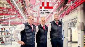 Teamwork in der „Fabrik des Jahres 2025“ (von links nach rechts): Werkleiter Jürgen Kromer, Dennis Benfer, Head of Digital Processes / Production Planning, und Moritz Heide, Vice President Rittal Digital Operations.