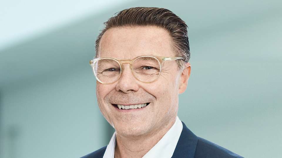 Never Rest – Stay Hungry Seit 2022 ist Udo Bauer Teil des Enercon Management Boards und seit 2024 CEO. Zuvor war er über 25 Jahre bei der Schaeffler-Gruppe, u. a. als President/CEO der Region Asien-Pazifik und Mitglied der erweiterten Geschäftsleitung tätig. Vor Enercon verantwortete er als Mitglied der Konzernleitung bei Hoerbiger einen großen Unternehmensbereich.