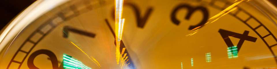 Die Thorium-Atomkernuhr der TU Wien nutzt winzige Formänderungen im Atomkern, um elektrische Felder mit höchster Genauigkeit zu messen – und liefert damit neue Ansätze zur Erforschung der Grundlagen physikalischer Kräfte.