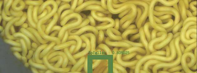 Bildverarbeitung in der Instantnudel-Produktion: KI-gestützte Inspektionssysteme erkennen Defekte wie überkochte Stärke, Rückstände, Fett und Risse in Echtzeit.