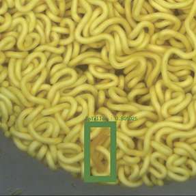 Bildverarbeitung in der Instantnudel-Produktion: KI-gestützte Inspektionssysteme erkennen Defekte wie überkochte Stärke, Rückstände, Fett und Risse in Echtzeit.