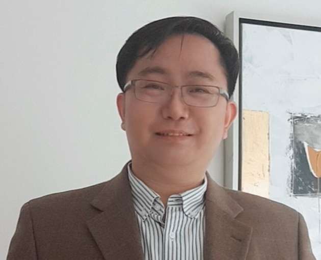 Steve Zhu ist Vertriebsdirektor für Asien bei Teledyne DALSA und leitet mehr als 30 Vertriebskanäle und Teams auf dem gesamten Kontinent. Mit mehr als 20 Jahren Erfahrung in der Bildverarbeitungs-, Automatisierungs- und Softwarebranche hat Zhu zahlreiche Projekte zur Automatisierung von Bildverarbeitungsinspektionen in verschiedenen Branchen erfolgreich geleitet und verwaltet. Zhu hat einen Bachelor of Science in Informatik von der Universität Xiamen in China, einen MBA von der École Supérieure de Commerce et de Gestion in Frankreich und einen Executive MBA von der McGill University in Kanada. 