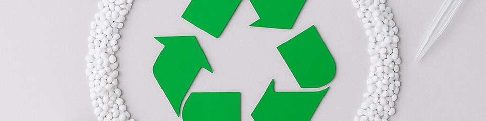 Forschende entwickeln neue fluorierte Polyester, die sich leichter abbauen und recyceln lassen.