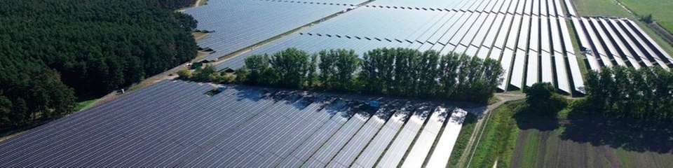 Der Solarpark Frankeförde mit knapp 73 MW, nach nur sechs Monaten Bauzeit von GP Joule ans Netz gebracht.