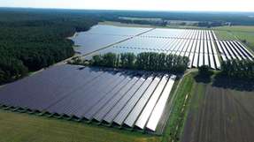 Der Solarpark Frankeförde mit knapp 73 MW, nach nur sechs Monaten Bauzeit von GP Joule ans Netz gebracht.