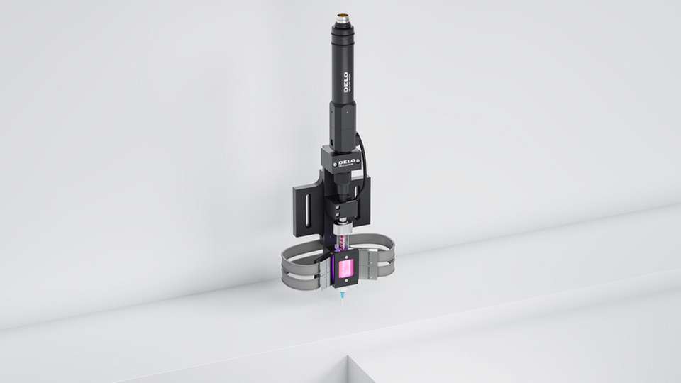 Die neue Delo-Activis 330 eignet sich besonders für kleine Dosiermengen und lässt sich dank kompakter Baugröße einfach in bestehende Produktionslinien integrieren.