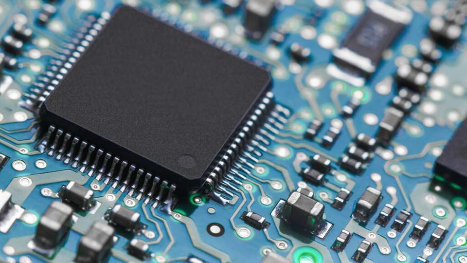 Forscher haben erstmals Germanium durch gezielte Gallium-Dotierung supraleitend gemacht. Das Material kann Strom ohne Widerstand leiten und eröffnet neue Möglichkeiten für Quantenschaltungen und energieeffiziente Elektronik.