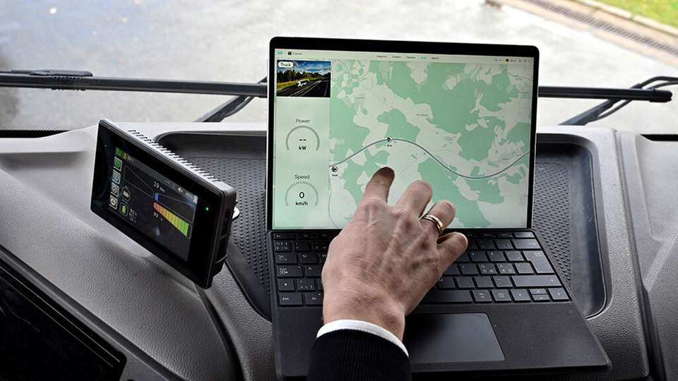 Monitoring des induktiven Ladens auf der A6-Teststrecke