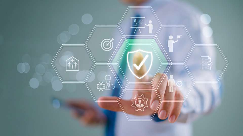 Die Auswahl eines geeigneten Netzteils erfordert sorgfältige Analyse der technischen Datenblätter, da Formulierungen und Zulassungsangaben variieren können.