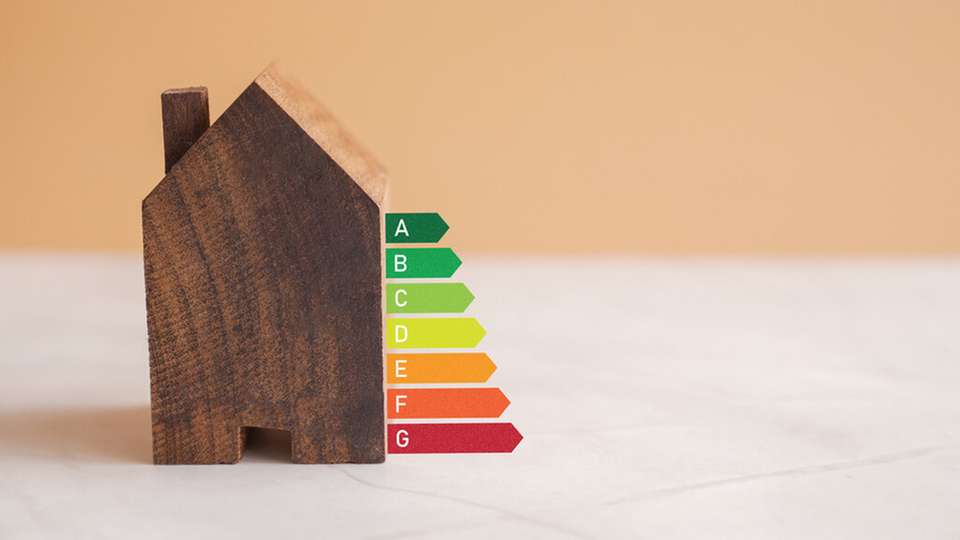 Maßnahmen wie der hydraulische Abgleich, energetische Modernisierungsmaßnahmen an Aufzügen oder die konsequente Einführung energierelevanter Funktionen der Gebäudeautomation bringen sofort spürbare Effekte. 