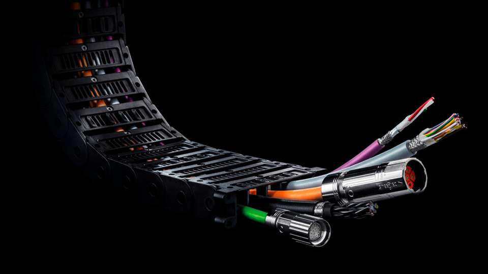 Mit dem Heluchain System zeigt Helukabel auf der SPS eine innovative Systemlösung für lineare Bewegungsanwendungen in Maschinen- und Anlagenbau und Automation