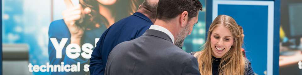 Neuheit im Praxischeck am Conrad Stand auf der SPS: Die Stromzange VC-771 PV ist das unverzichtbare Messinstrument für Profis in Industrie und Automation, die mit anspruchsvollen DC- und AC-Anwendungen konfrontiert sind.