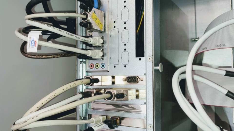 IPC im Schaltschrank einer Fräsmaschine.