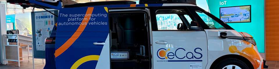 Im Forschungsprojekt Mannheim-Central Car Server (CeCaS) entwickelten 28 führende Partner aus Deutschland einen leistungsstarken und echtzeitfähigen Supercomputer für das sichere autonome Fahren. Der in einem modernen Elektroauto integrierte Demonstrator wurde bei der Projektabschlussveranstaltung bei Infineon in München präsentiert.