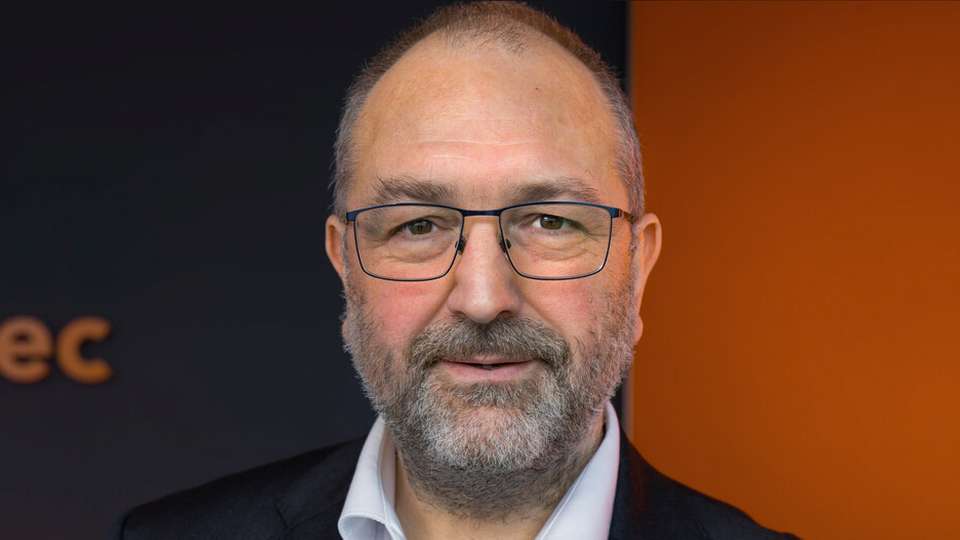 „Zum ersten Mal können Entwickler High-Performance-Embedded-Applikationen mit herausragender Energieeffizienz und Leistung pro Watt auf einem nahezu kreditkartengroßen Formfaktor umsetzen“, sagt Konrad Garhammer, COO und CTO bei Congatec, zur Partnerschaft mit Qualcomm.