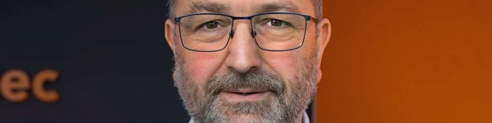 „Zum ersten Mal können Entwickler High-Performance-Embedded-Applikationen mit herausragender Energieeffizienz und Leistung pro Watt auf einem nahezu kreditkartengroßen Formfaktor umsetzen“, sagt Konrad Garhammer, COO und CTO bei Congatec, zur Partnerschaft mit Qualcomm.