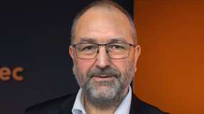 „Zum ersten Mal können Entwickler High-Performance-Embedded-Applikationen mit herausragender Energieeffizienz und Leistung pro Watt auf einem nahezu kreditkartengroßen Formfaktor umsetzen“, sagt Konrad Garhammer, COO und CTO bei Congatec, zur Partnerschaft mit Qualcomm.