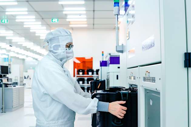 Im 300-mm-Reinraum des Fraunhofer IPMS werden modernste Halbleitertechnologien entwickelt und getestet, die die Grundlage für die Chipsysteme der nächsten Generation bilden.