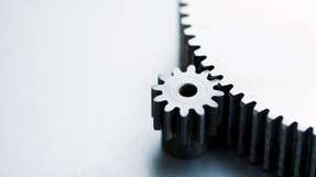 Effiziente Ventiltechnik bietet enormes Energiesparpotenzial in Prozessanlagen: Durch intelligente Ansteuerung, gezielte Nachrüstung elektropneumatischer Regler und eine präzise Auslegung lassen sich Druckluftverluste minimieren, Betriebskosten senken und die Nachhaltigkeit deutlich steigern.