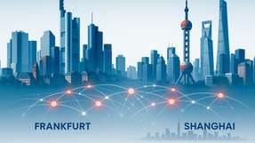 Stilisierte Grafik zur wirtschaftlichen Zusammenarbeit zwischen China und Deutschland, mit Symbolen für Handel, Investitionen und industrielle Kooperation.
