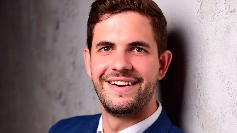 „Nachhaltigkeit im digitalen Zeitalter bedeutet, auf innovative Technologien und intelligente Systemintegration zu setzen, und nicht, die Verantwortung Richtung Verbraucher zu verschieben“, sagt Sascha Fell, Account Manager Cooling & Datacenter bei Schneider Electric.