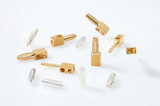 Hora eTec Connectivity produziert hochwertige Teile im Produktsegment Stecker und Buchsen in verschiedenen Durchmesserbereichen und Geometrien.